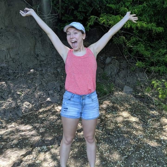 Meet your Posher, Katy - Picture 4 of 5